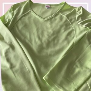 Avis woman’s athletic top size XL